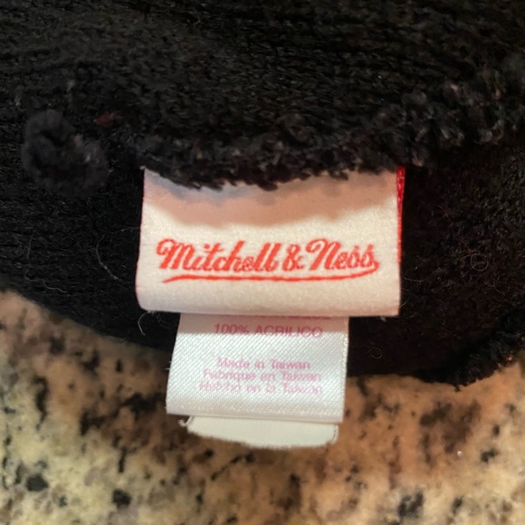 Chicago Bulls Winter Hat Mitchell & Ness Adult - Picture 3 of 5